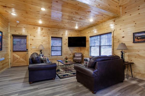 Casa vacanze Escape To Nature's Embrace - Indoor Pool & Theatre